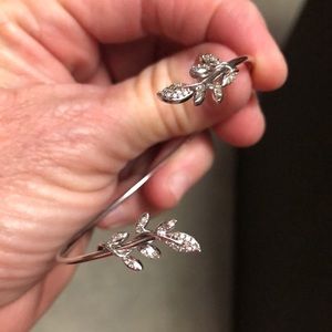 STERLING SILVER CUFF BRACELET LIKE NEW CUBIC ZIR